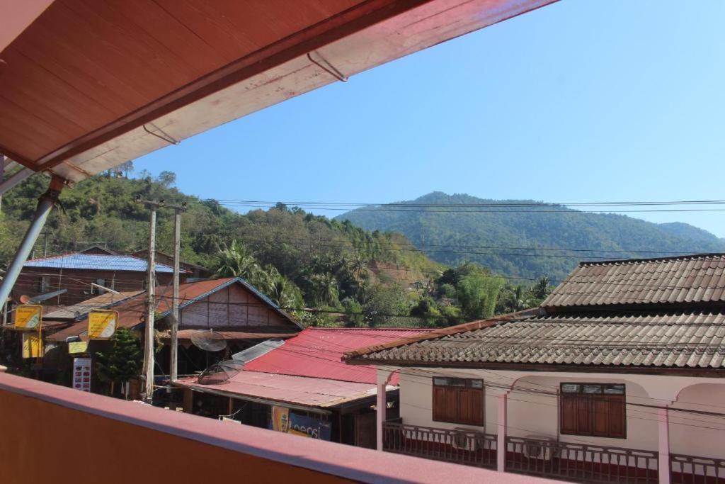 Pakbeng Guesthouse Exterior photo