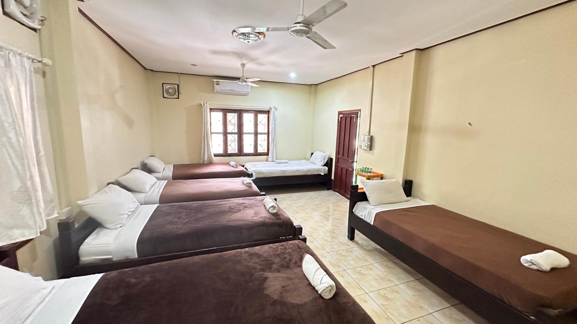 Pakbeng Guesthouse Exterior photo