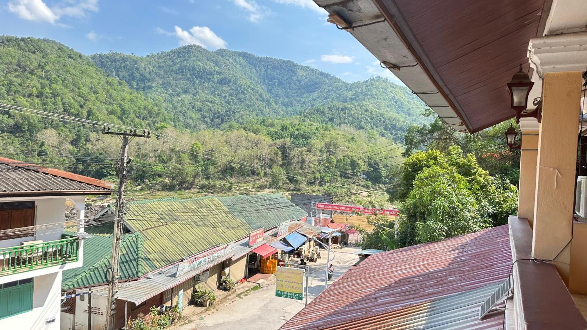 Pakbeng Guesthouse Exterior photo