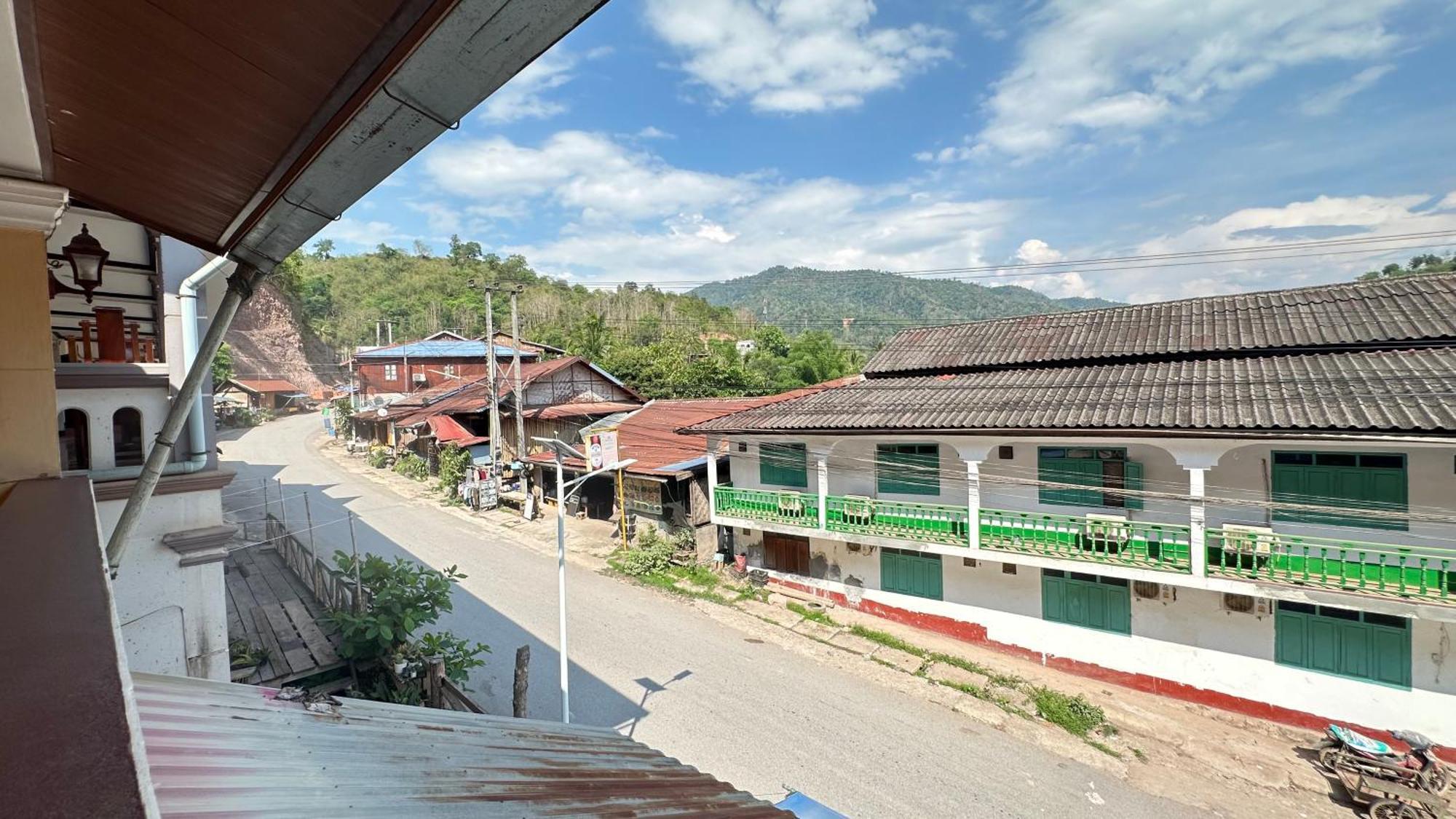 Pakbeng Guesthouse Exterior photo